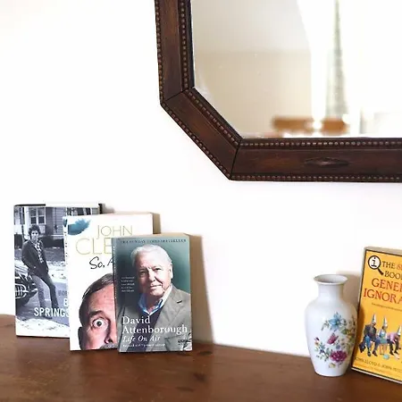 Long Quay Apartments, *