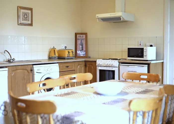 Long Quay Apartments, *