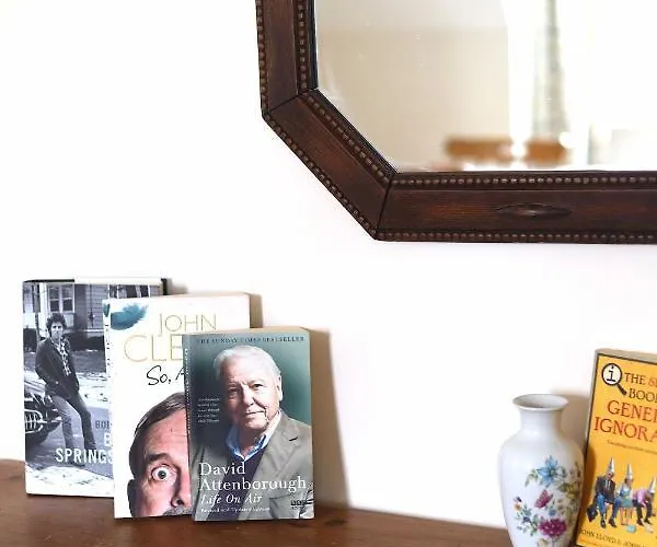 Long Quay Apartments, *